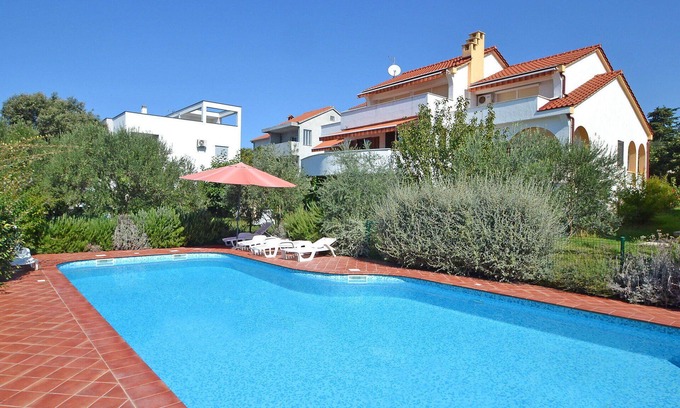 Diklo Apartment | Nice apartment for 6 guests with pool, A/C, WIFI, TV, terrace and parking