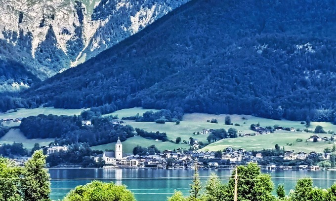 Strobl Apartment | Nice apartment for 6 people with WIFI, TV, terrace and parking