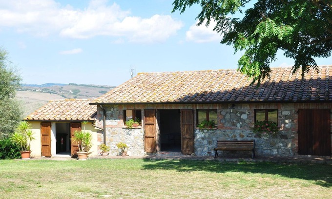 Il Poggio Apartment | Nice apartment for 6 people with pool, WIFI, TV, pets allowed and panoramic view