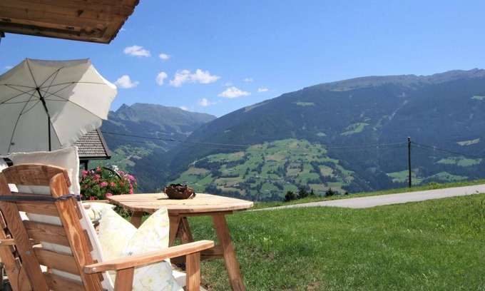 Emberg Apartment | Nice apartment for 5 people with WIFI, TV, terrace and parking