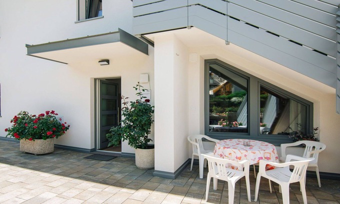 Caldonazzo Apartment | Nice apartment for 4 people with WIFI, TV, patio, pets allowed and parking