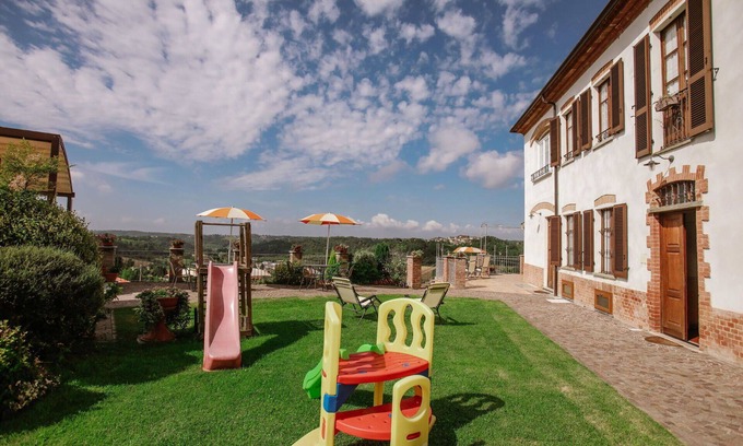 Cossombrato Apartment | Nice apartment for 4 guests with WIFI, A/C, pool, TV, patio and pets allowed