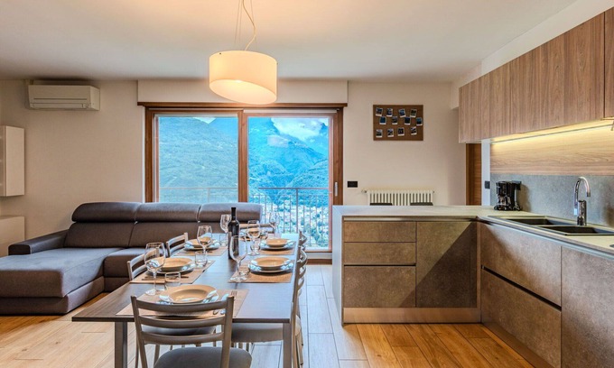Morbegno Apartment | Nice apartment for 6 guests with WIFI, A/C, TV, patio and pets allowed