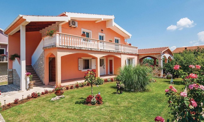 Podgradina Apartment | Nice apartment in Podgradina with WiFi