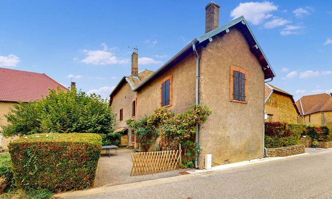 Trouvans Apartment | Nice apartment in Trouvans with WiFi