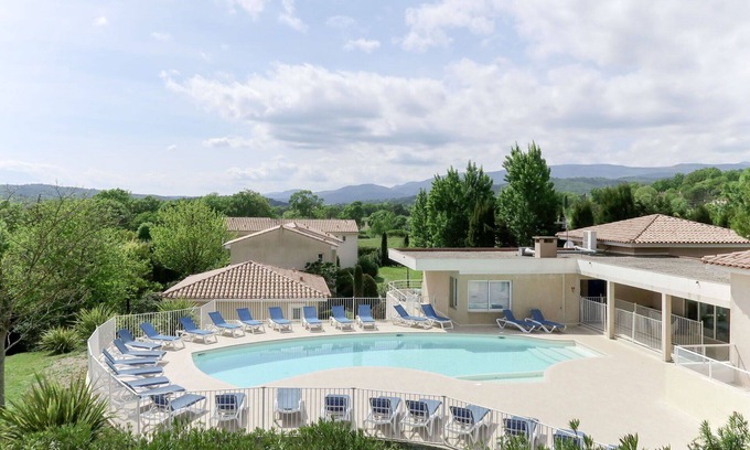 Montauroux House | Nice apartment in villa for 8 guests with A/C, pool, WIFI, TV, terrace, pets allowed and parking