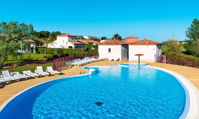 Homps House | Nice apartment in villa for 8 people with WIFI, pool, hot tub, TV, terrace, pets allowed and par.