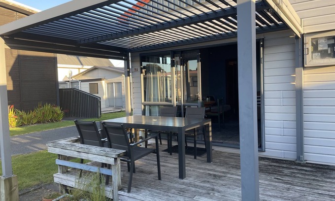 Urenui Cabin | Nice bach with sunny deck