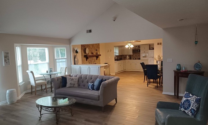 Kansas City House | Nice Centrally Located Home