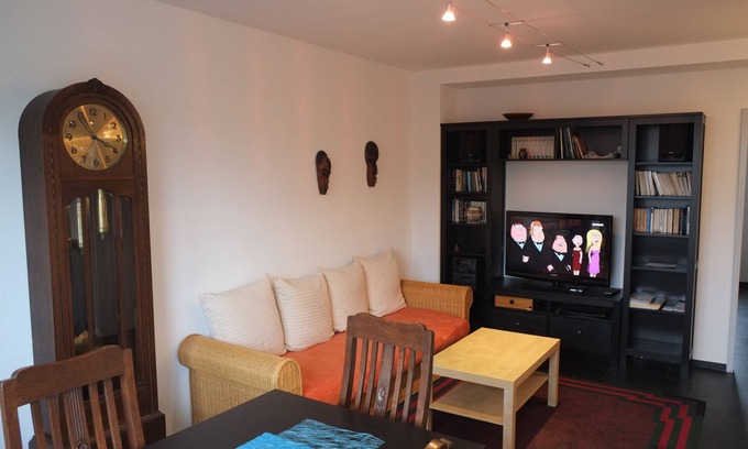 Zollstock Apartment | Nice, centrally located apartments in Cologne, streetcar stop in front of the door.
