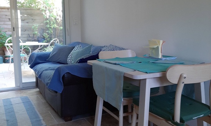 Millenaire Apartment | Nice city studio nestled in the calm of the garden