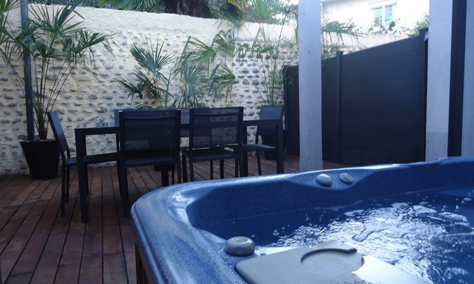 Tarbes Apartment | Nice duplex with terraces, jacuzzi, city fiber