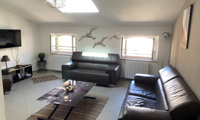 Old Town Apartment | Nice flat 2 bedrooms 2 bathrooms 75m2 4* historic center of Toulon