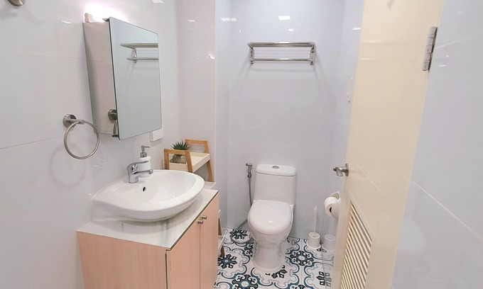 Kapitolyo Condo | Nice, Fresh, Modern, Cozy and Quiet 1 One bedroom condo with Wifi Internet