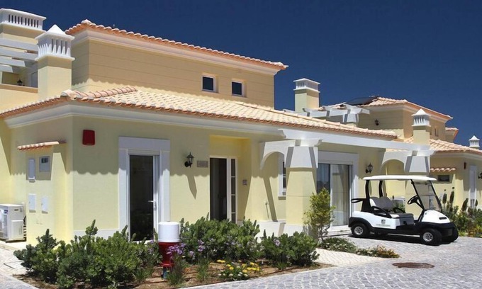 Castro Marim House | Nice holiday home with a shared pool