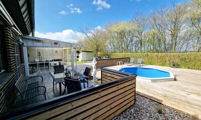Asmundtorp Ski Chalet | Nice holiday home with outdoor pool in Billeberga, Landskorna | SE01049