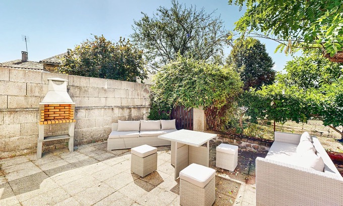 Suris House | Nice home in Terres-de-Haute-Charen
