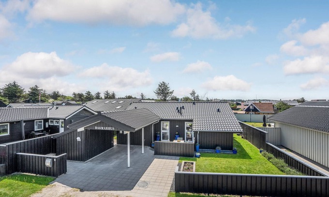 Blokhus House | Nice home in Blokhus with kitchen