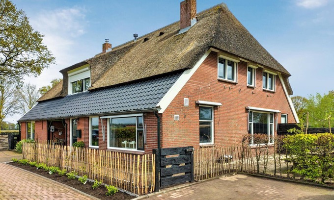 Daarle House | Nice home in Daarle with sauna