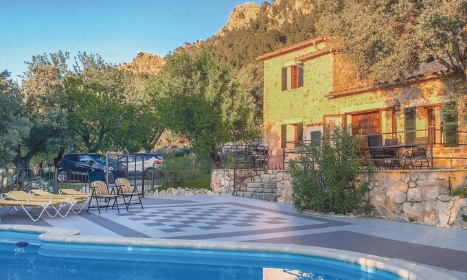 Estellencs House | Nice home in Estellencs with kitchen