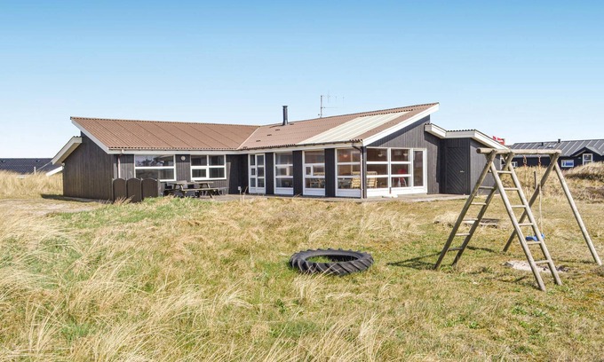 Bjerregard Strand House | Nice home in Hvide Sande with sauna