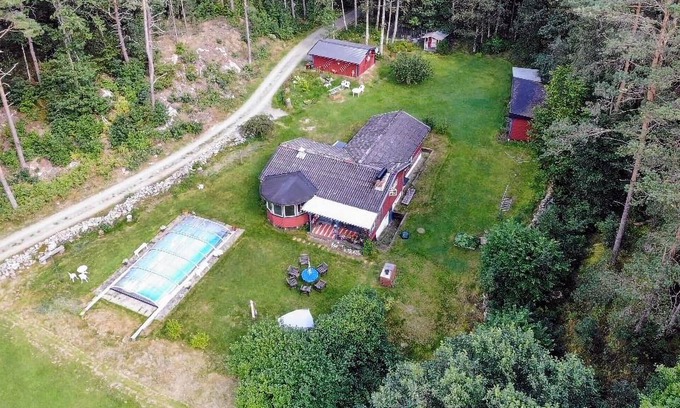 Kungalv O House | Nice home in Romelanda with sauna