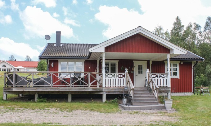 Svanskog House | Nice home in Svanskog with kitchen