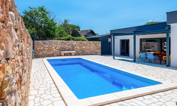 Drnis House | Nice home in Trbounje with WiFi