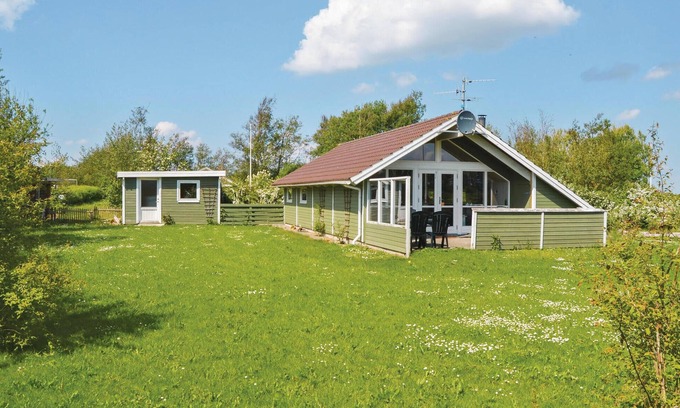 Vinderup House | Nice home in Vinderup with kitchen