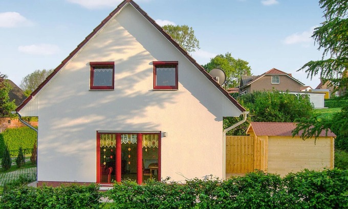Wohlenberg House | Nice home in Wohlenberg with kitchen