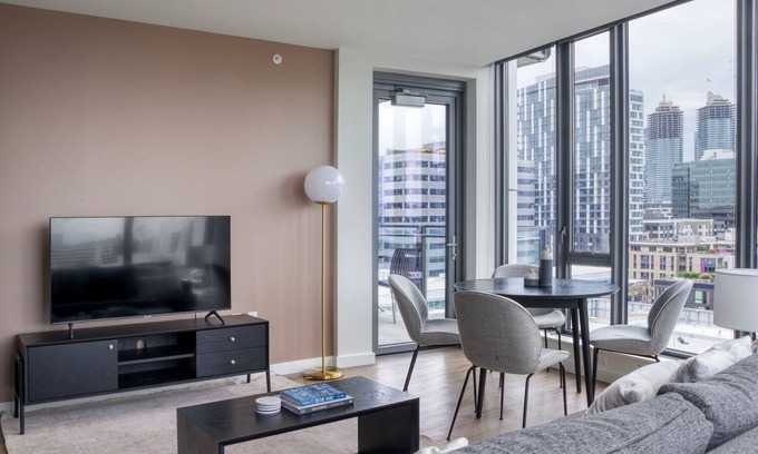 South Lake Union Apartment | Nice South Lake Union 2BR w/Gym & Roof, nr downtown, by Blueground