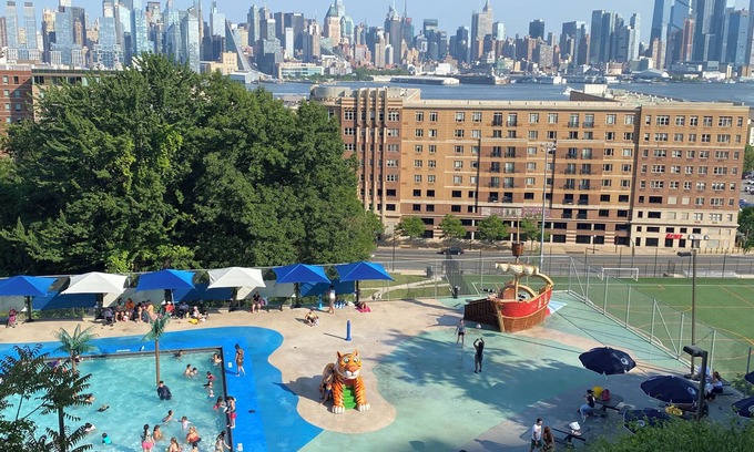 North Bergen Apartment | Nice two Bedroom apt at 25 Minutes to New York Excellent bus Transportation