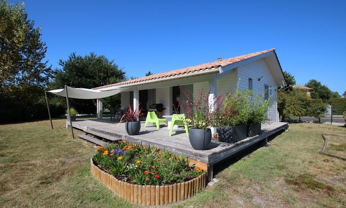 Sanguinet House | Nice wooden house on a large lot, near the lake and downtown