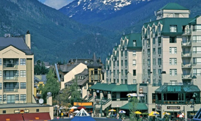 Whistler Creekside Resort | Night life & Outdoor fun galore !