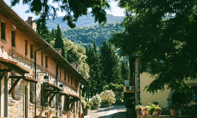 San Donato in Fronzano Apartment | Nightingale Farm Three-room apartment sleeps 5