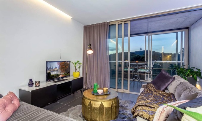 City West Apartment | Nishi Building * Furnished Apt * Amazing Sunsets * Walk to Lake, City & ANU
