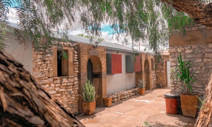 Kang Hotel | Nkisi Guesthouse