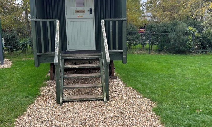 Bicester RV Rental | nnA night away in a picturesque location.