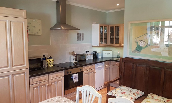 Breedon on the Hill Cottage | No.1 Meynell Mews king/twin room