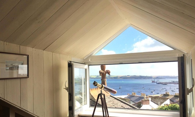 Mylor Churchtown House | 'No. 17' Town House with Sea View