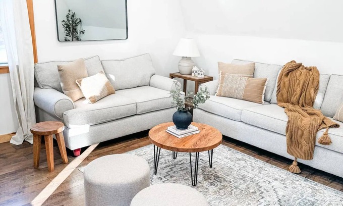 Corning House | No. 3537 Light & Airy Cozy Loft