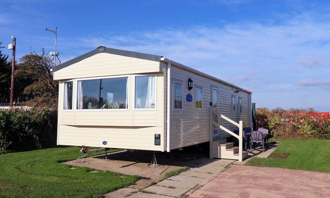 Mappleton Cottage | NO. 58 WESTFIELD, pet friendly, country holiday cottage in Skipsea