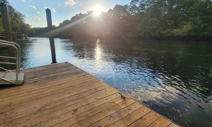 Ridgeville House | No Wake Zone-4-bedroom house-Edisto River-Dock & Boat Landing