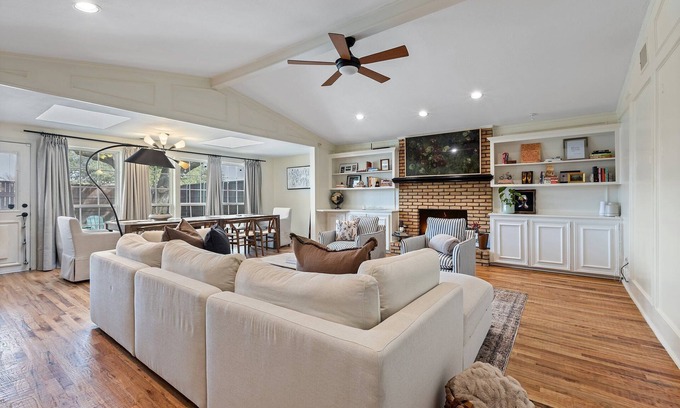 Southwest Carrollton House | Nob Hill: Sunny Home Skylights Prime Location