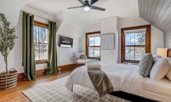 Old North End Apartment | Noble Summit BBQ & Fire Pit & Scenic Views