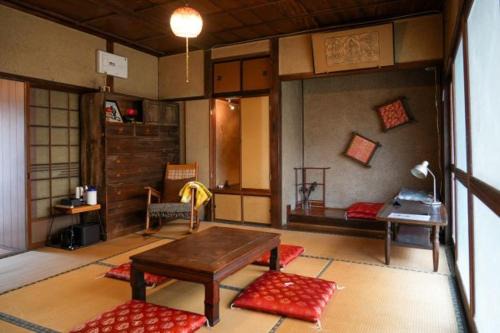 Nogata Apartment | Nogataの商店街の一角にあるちいさな隠れ家 忘覚庵