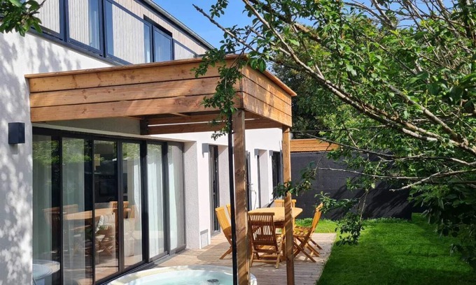 Milly-la-Foret House | Nomad house 1 with 3 bedrooms, Jacuzzi center of Milly La Forêt !