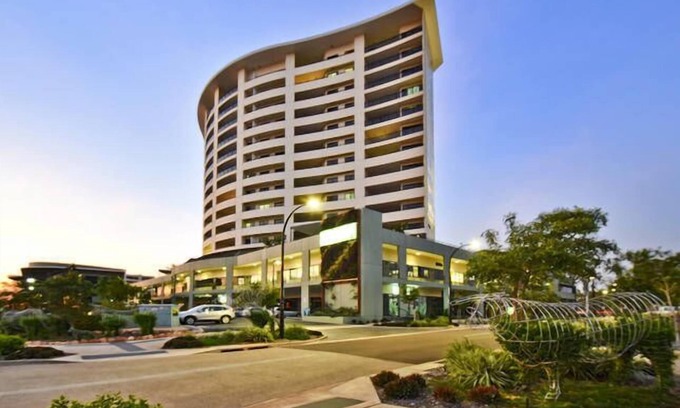 The Gardens Apartment | Nomiki across the avenue