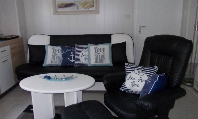 Nenndorf Apartment | Non smoking apartment in the maritime flair garden with beach chair bicycle WiFi