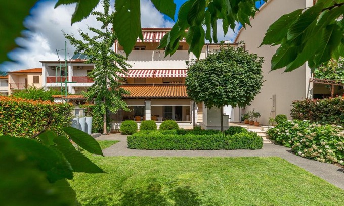 Valdebek Apartment | Nona's garden apartment